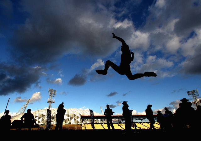 他用实际行 他用实际行