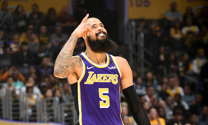 这使得他在 这使得他在